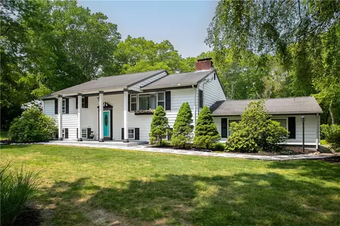 29 Lantern Ln, Exeter, RI 02822