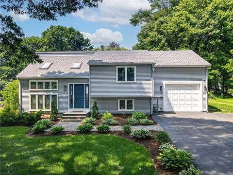 74 Olney Arnold Rd, Cranston, RI 02921