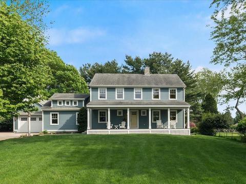 36 Ridge Dr, Narragansett, RI 02882