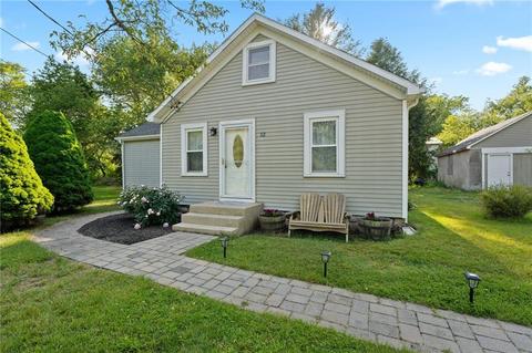 12 Howard St, Hopkinton, RI 02808