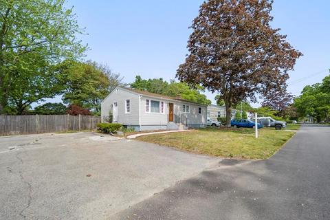 101 Custer St, Warwick, RI 02889