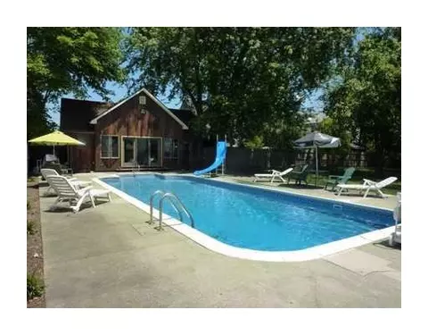 112 Dunedin St, Cranston, RI 02920