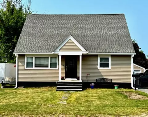 22 Bellview Ave, Tiverton, RI 02878