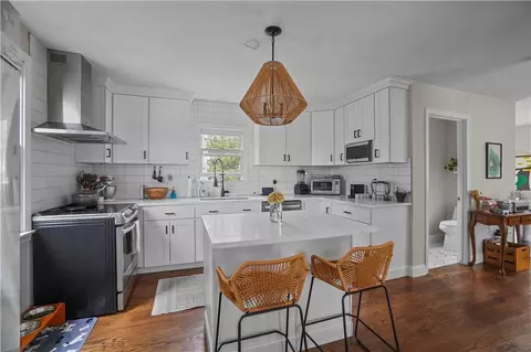 46 Islington Ave, Portsmouth, RI 02871