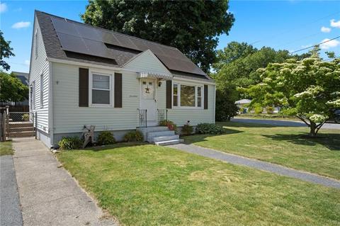 17 Harley St, West Warwick, RI 02893