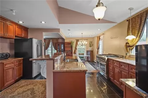 137 Oakley Rd, Woonsocket, RI 02895 photo 12