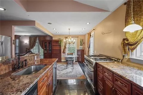 137 Oakley Rd, Woonsocket, RI 02895 photo 11