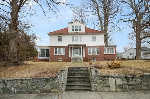 137 Oakley Rd, Woonsocket, RI 02895
