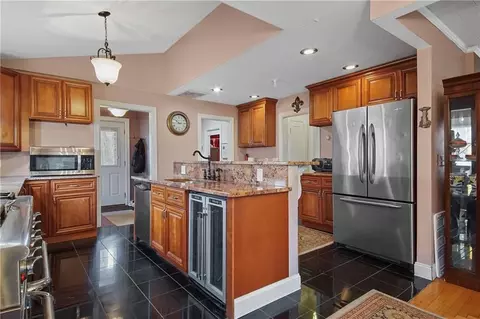 137 Oakley Rd, Woonsocket, RI 02895 photo 10