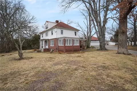 137 Oakley Rd, Woonsocket, RI 02895 photo 2