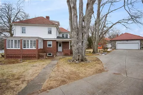 137 Oakley Rd, Woonsocket, RI 02895 photo 3