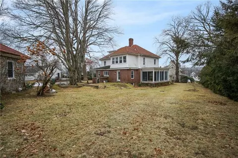 137 Oakley Rd, Woonsocket, RI 02895 photo 6