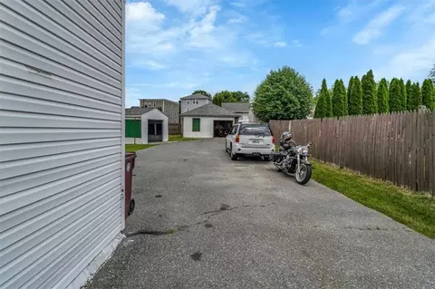 414 Logee St, Woonsocket, RI 02895 photo 6