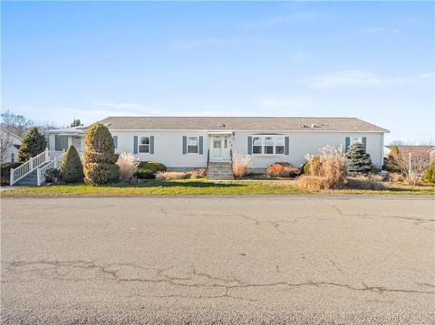 137 Lark Ln, Tiverton, RI 02878