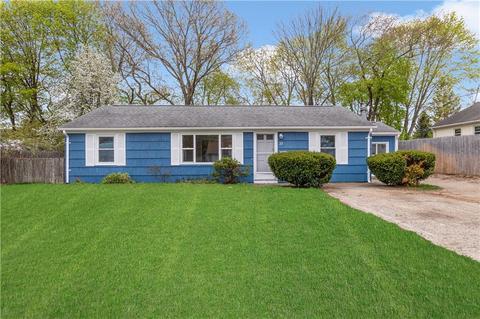 22 Dunbar Ct, Warwick, RI 02886