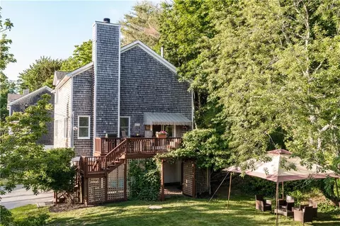 37 Island Rd, Portsmouth, RI 02871