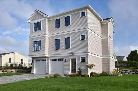 40 Birch St, Narragansett, RI 02882