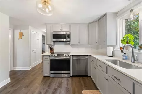 155 Kiwanee Rd, Warwick, RI 02888 photo 4