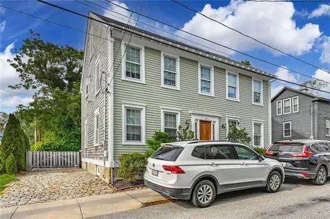 28 Pope St, Newport, RI 02840