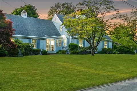 25 Pequot Rd, Pawtucket, RI 02861