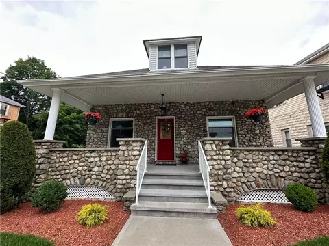 370 Old River Rd, Lincoln, RI 02838