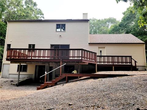 22 Hickory Ln, Westerly, RI 02891 photo 3