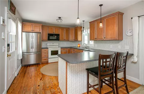 23 Harding Ave, Warren, RI 02885 photo 9