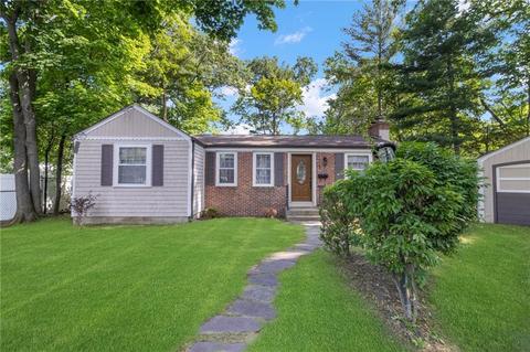 1 Amanda Ct, Warwick, RI 02889 photo 1