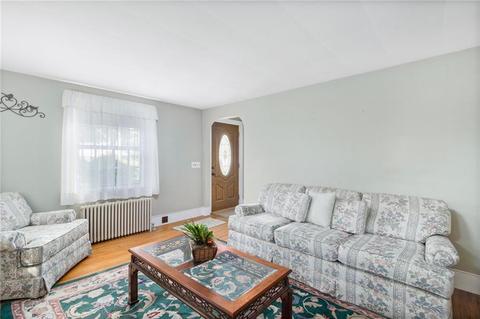 1 Amanda Ct, Warwick, RI 02889 photo 4