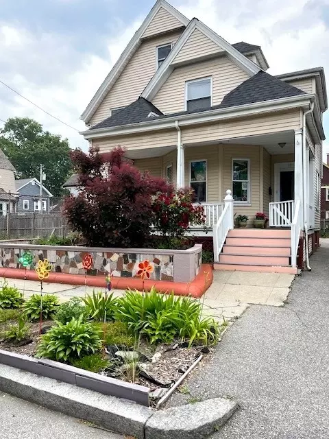 10 Lillian Ave, Providence, RI 02905