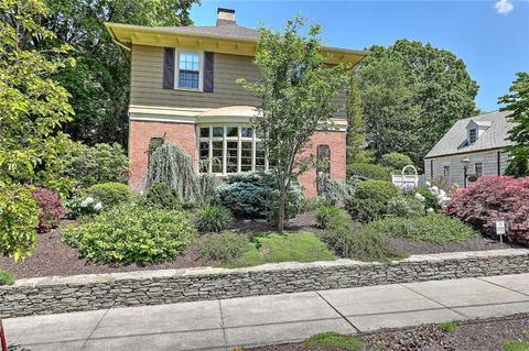 25 Kenilworth Way, Pawtucket, RI 02860