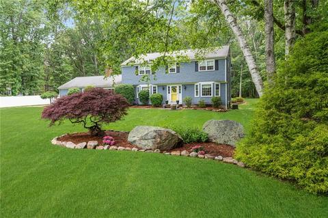 15 Crystal Dr, East Greenwich, RI 02818