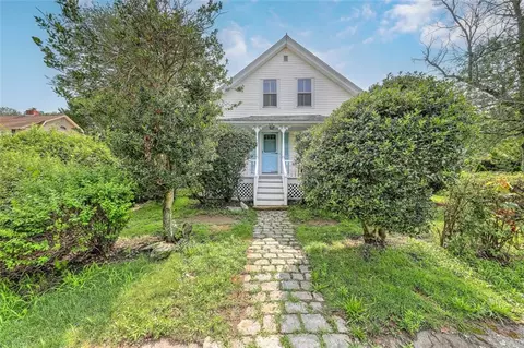 928 Main St, Warren, RI 02885