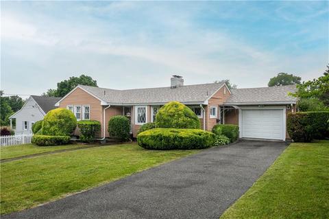 42 Well Meadow Way, Tiverton, RI 02878