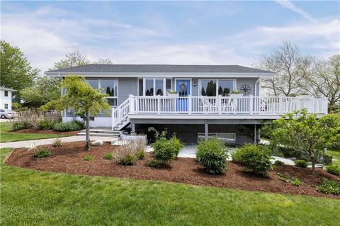 39 Willow Ave, Narragansett, RI 02882