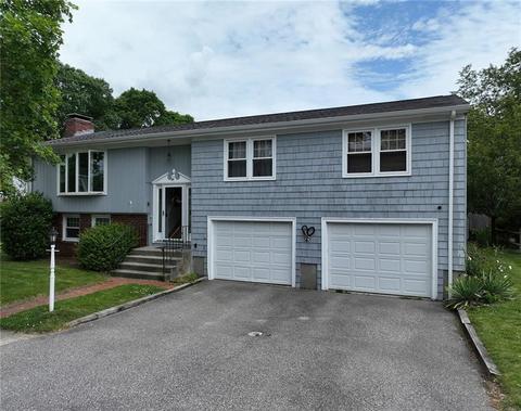 88 Betsey Williams Dr, Cranston, RI 02905