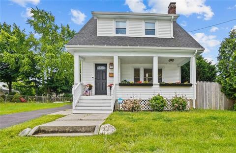 40 Oakland Ave, Cranston, RI 02910