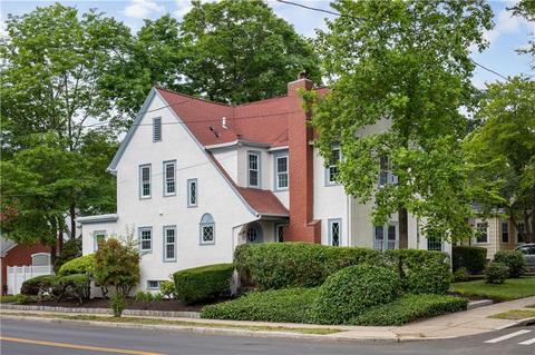 87 Woodbury St, Providence, RI 02906