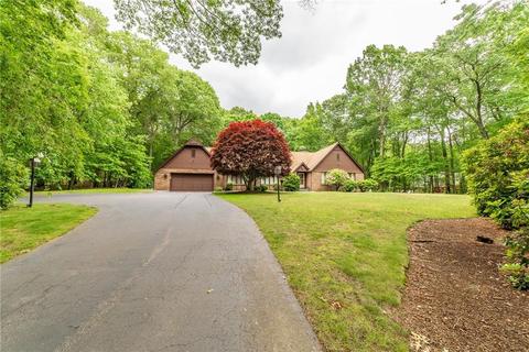 19 Lincoln Dr, North Smithfield, RI 02896
