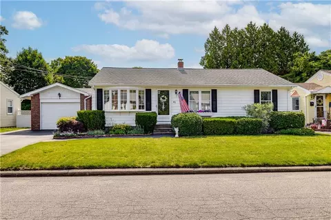41 Whipple Ct, North Providence, RI 02911