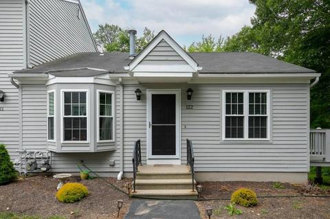 565 Quaker Ln #122, West Warwick, RI 02893