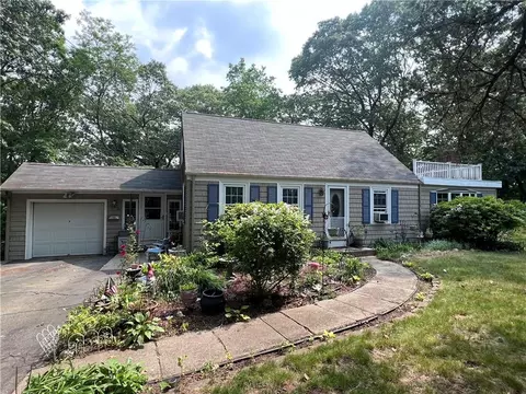 25 Forbes St, Warwick, RI 02886