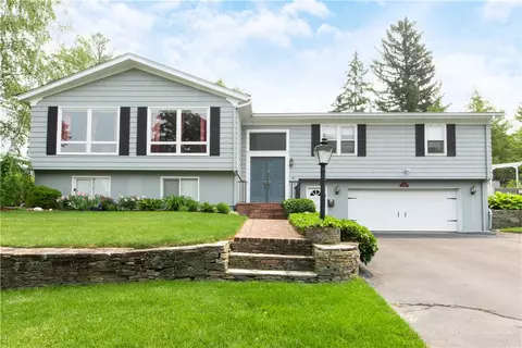 40 Ralls Dr, Cranston, RI 02920