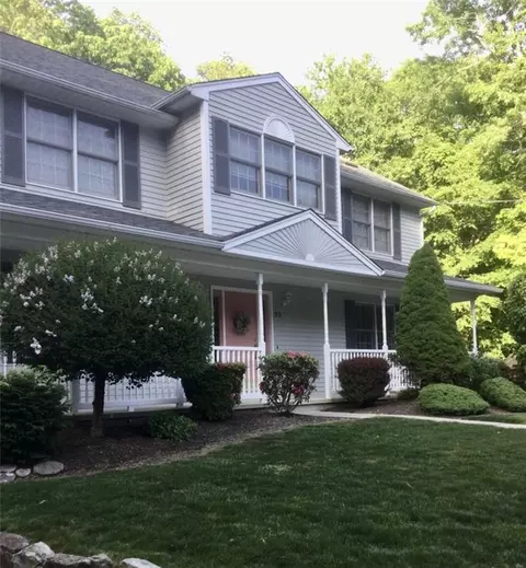 22 Eagle Nest Dr, Lincoln, RI 02865