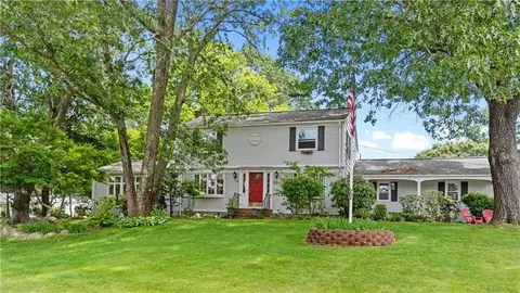 16 Meeting House Dr, Warwick, RI 02886
