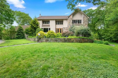 126 Varnum Dr, East Greenwich, RI 02818