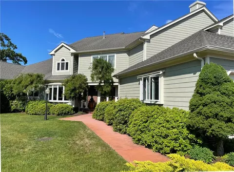 39 Eagle Dr #39, North Kingstown, RI 02852