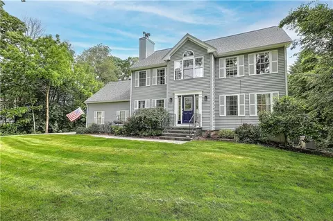 4 Douglas Dr, Cumberland, RI 02864