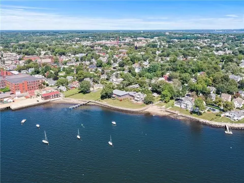 221 Hope St #3, Bristol, RI 02809