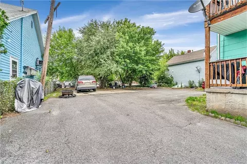 124 Brook St, Woonsocket, RI 02895 photo 5